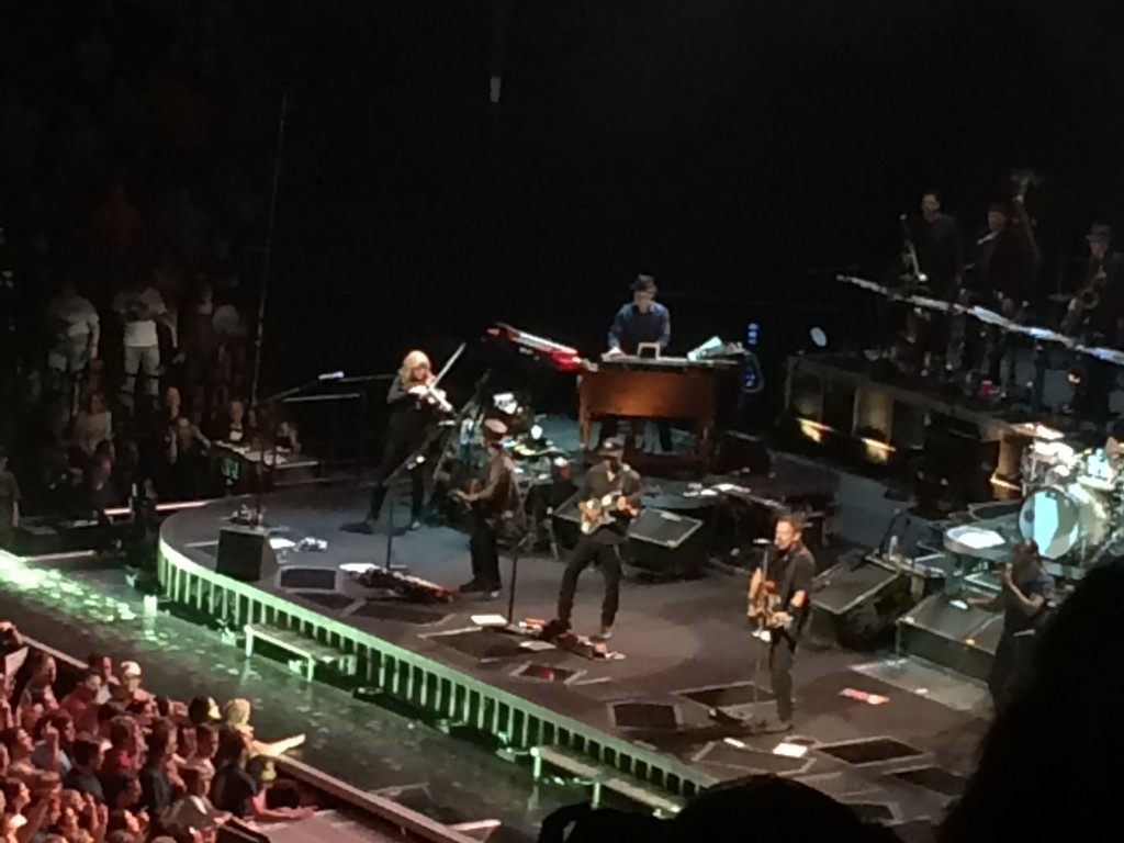 Bruce Springsteen @ Uncasville CT 5/17/14 – Onstage Magazine.com